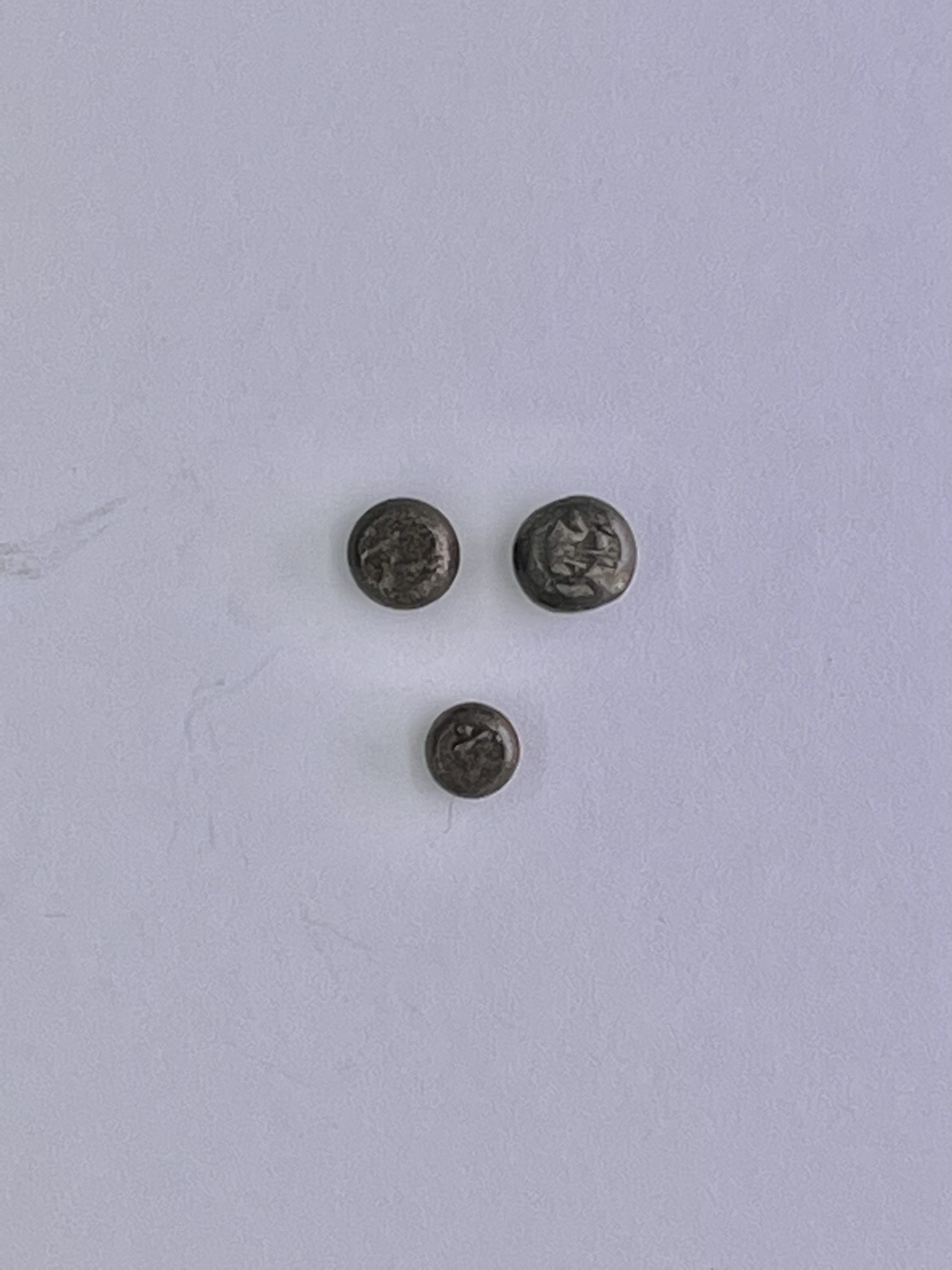 天保豆板銀（露銀）約0.84g、元文豆板銀（露銀）約0.50g No.