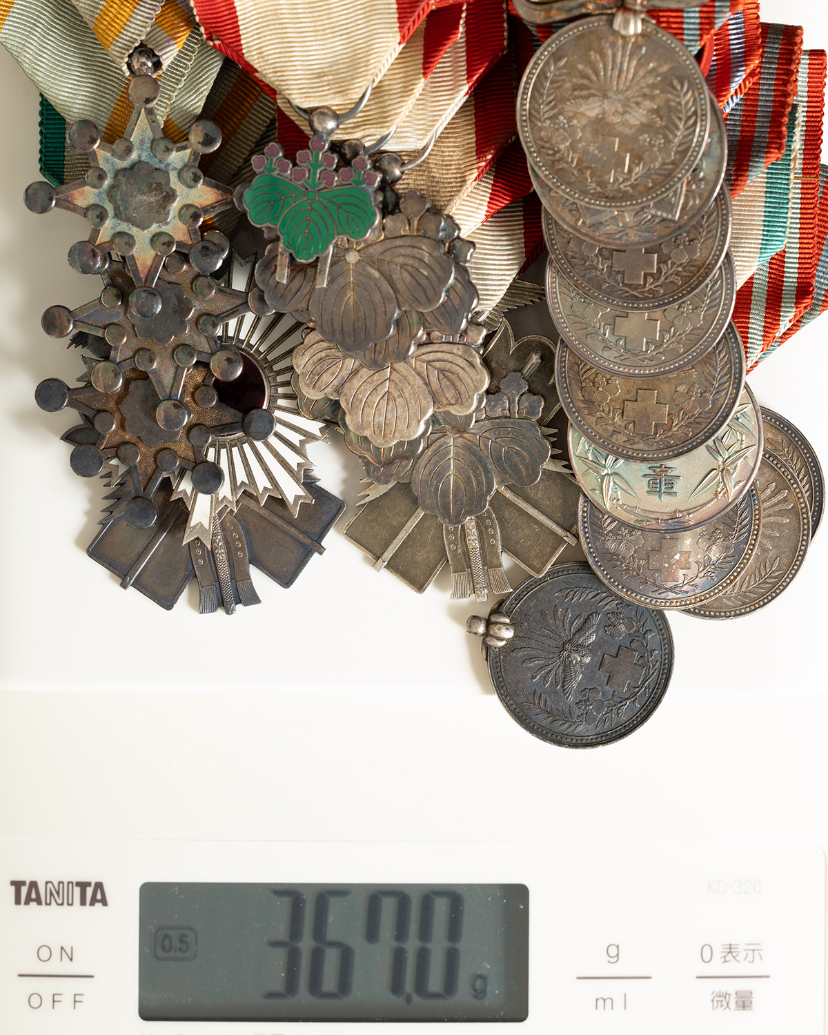 貨幣博物館 | 銀製の勲章・記章 計21個（8等白色・7等・大正大礼・金鵄