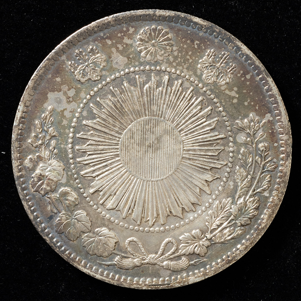 钱币博物馆| 旧一圓銀貨（明治3年）（有輪・普通圓）トーン極美品返品