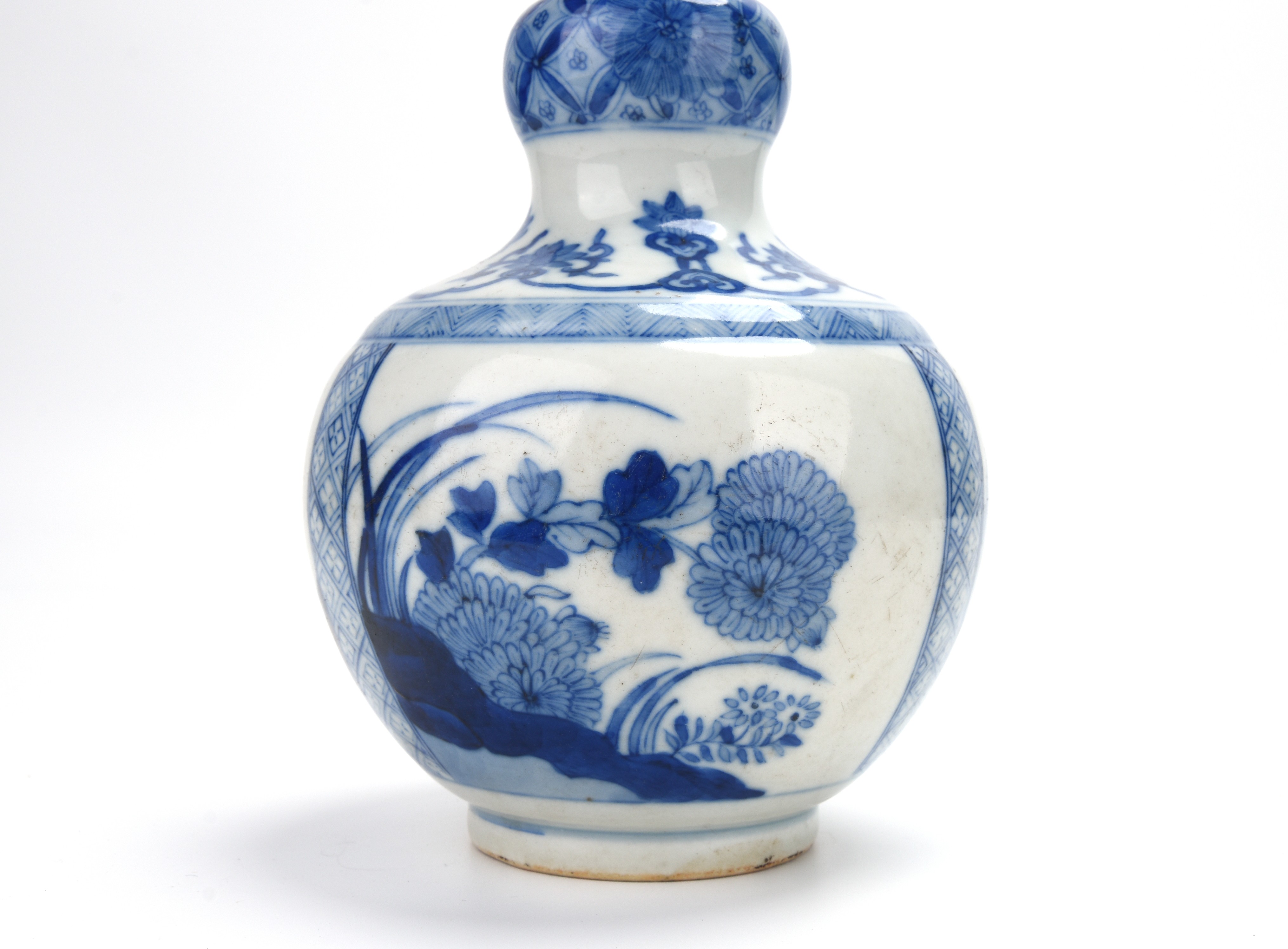 大清康熙年製の花瓶底裏青花で大清康熙年製の銘がある　レトロ　新品未使用　置物 貨幣博物館 | 大清康熙年製花蝶紋青華花瓶 返品不可 Sold as is