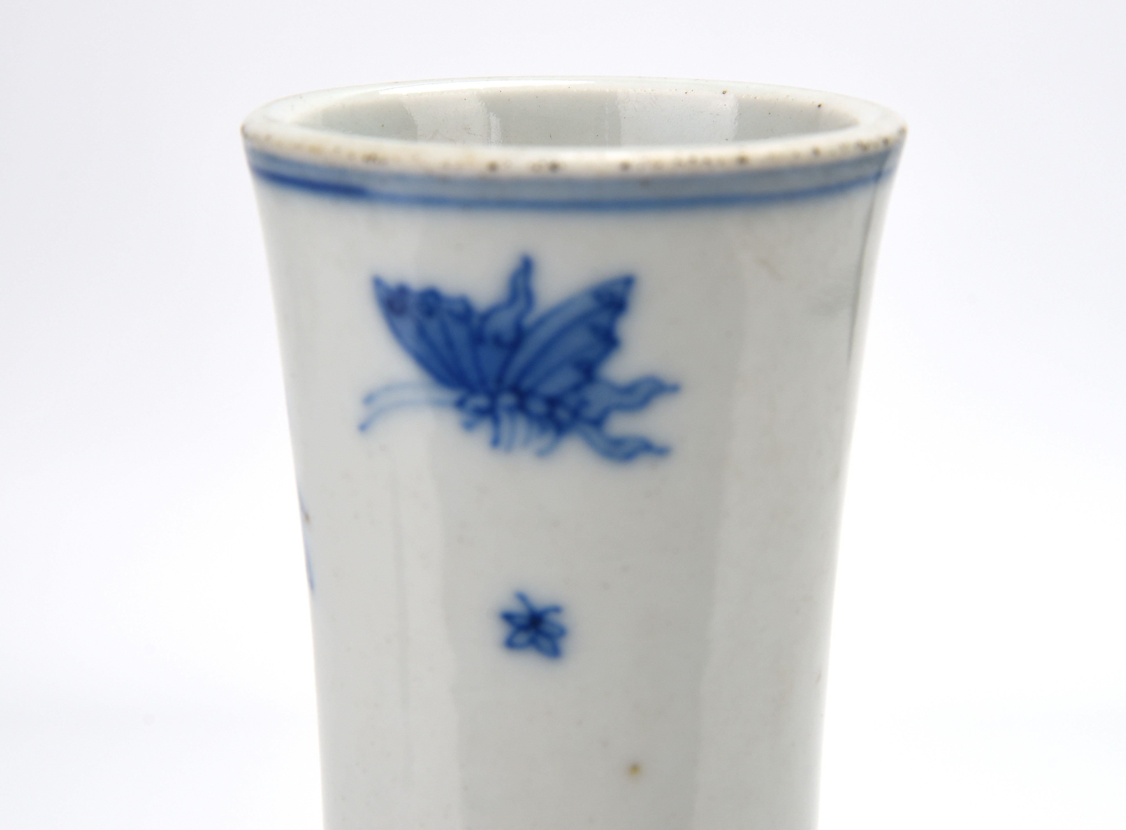 貨幣博物館 | 大清康熙年製花蝶紋青華花瓶 返品不可 Sold as is No returns