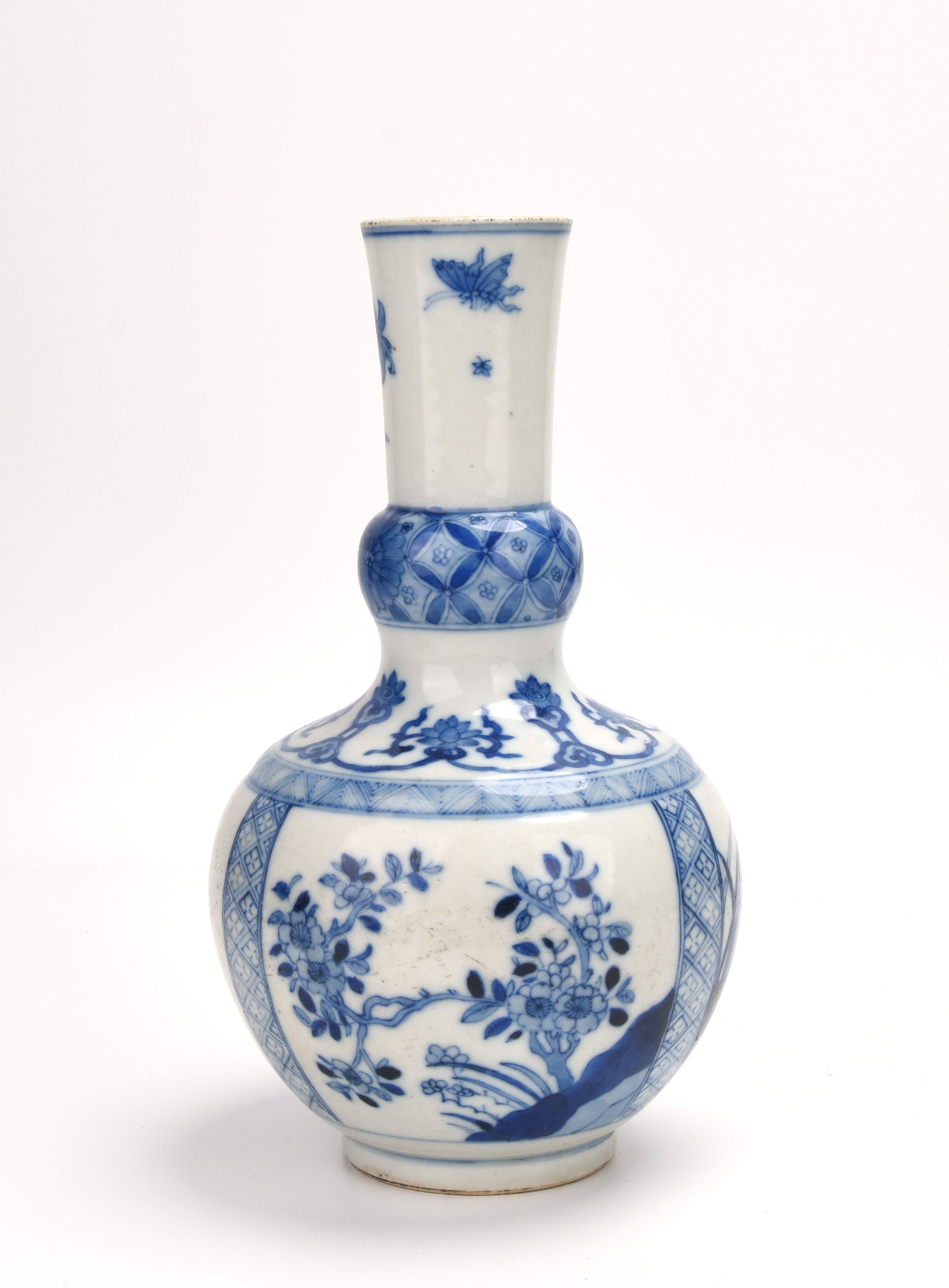 中国美術 古玩 成化年製 青華花鳥蝶々紋樣 お湯呑み 貨幣博物館 | 大清康熙年製花蝶紋青華花瓶 返品不可 Sold as is