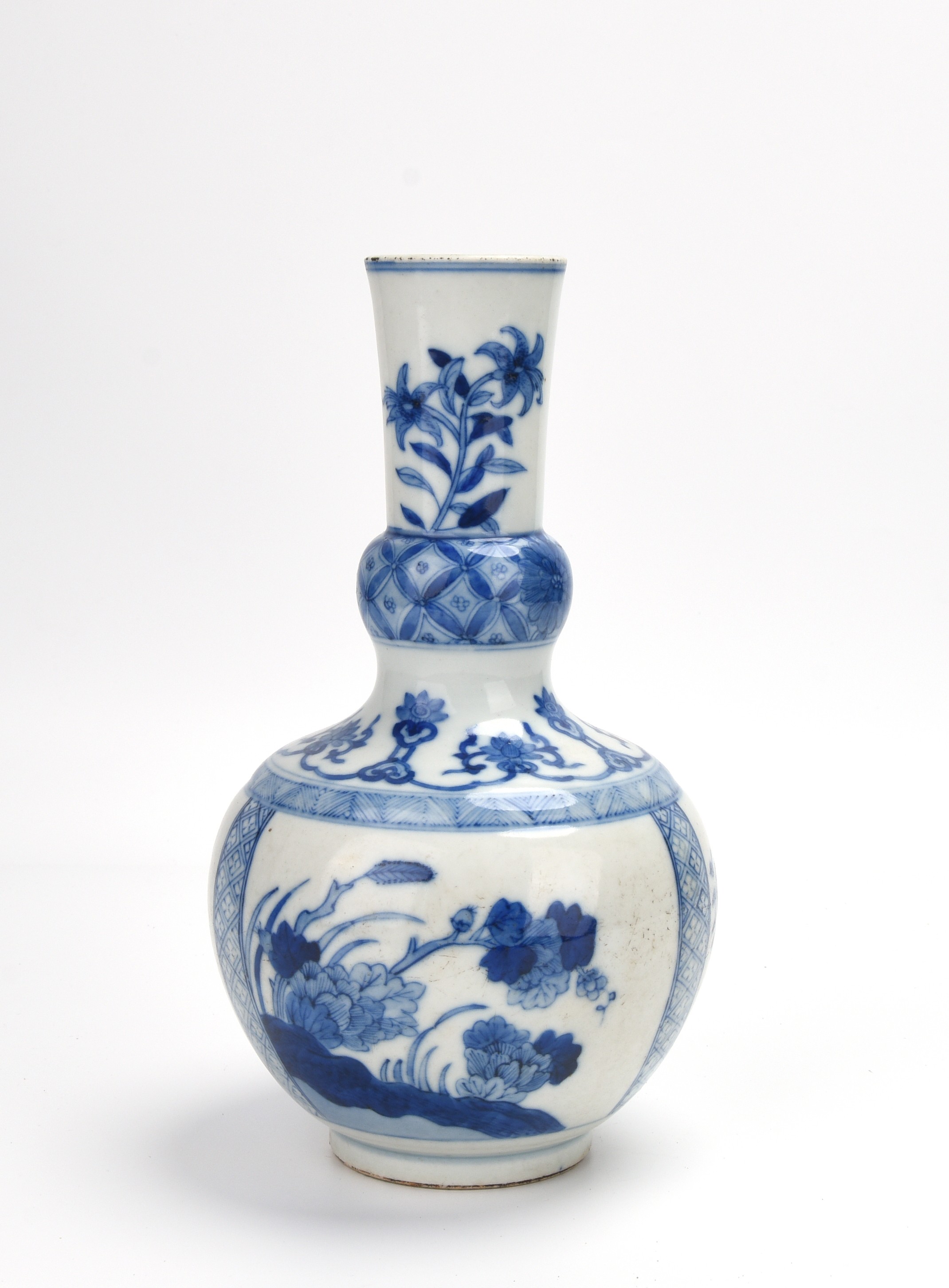 中国　染付　人物紋瓶　大清康熙年製銘　送料込み250813 貨幣博物館 | 大清康熙年製花蝶紋青華花瓶 返品不可 Sold as is