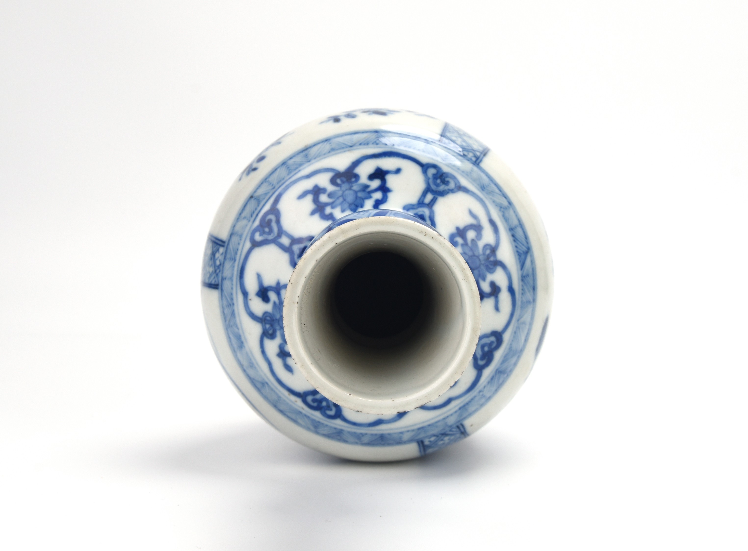 貨幣博物館 | 大清康熙年製花蝶紋青華花瓶 返品不可 Sold as is