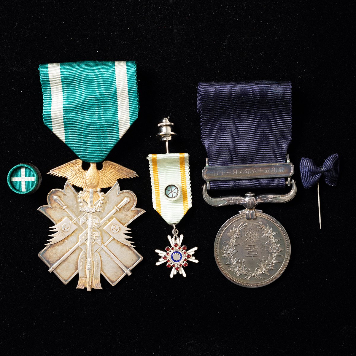 蔵出し屋】功六級 功七級 金鵄勲章 3個 検/ 勲章 勲記 金鵄