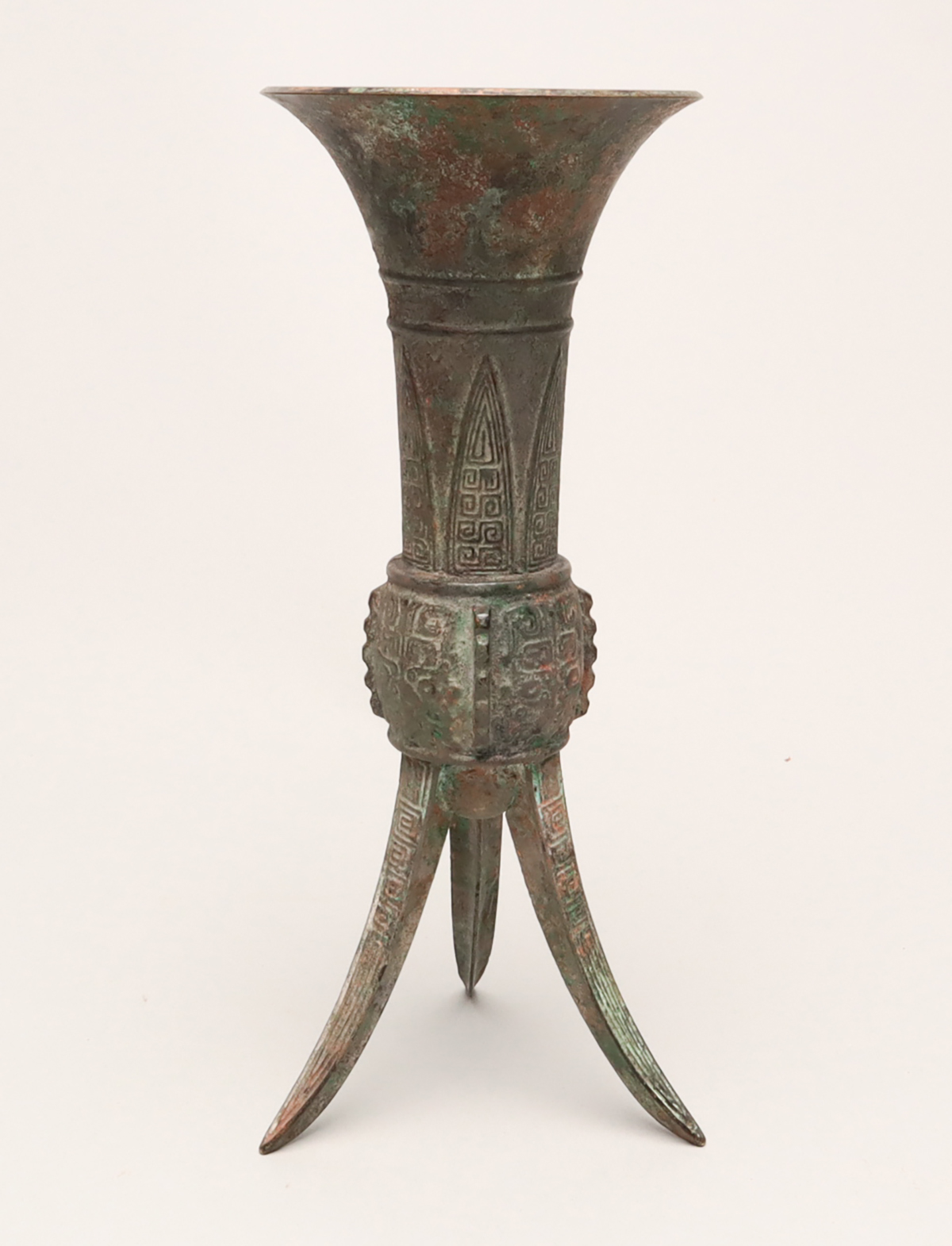 貨幣博物館 | 仿青銅饕餮紋三足觚（年代不詳） ※古美術品の日本国内