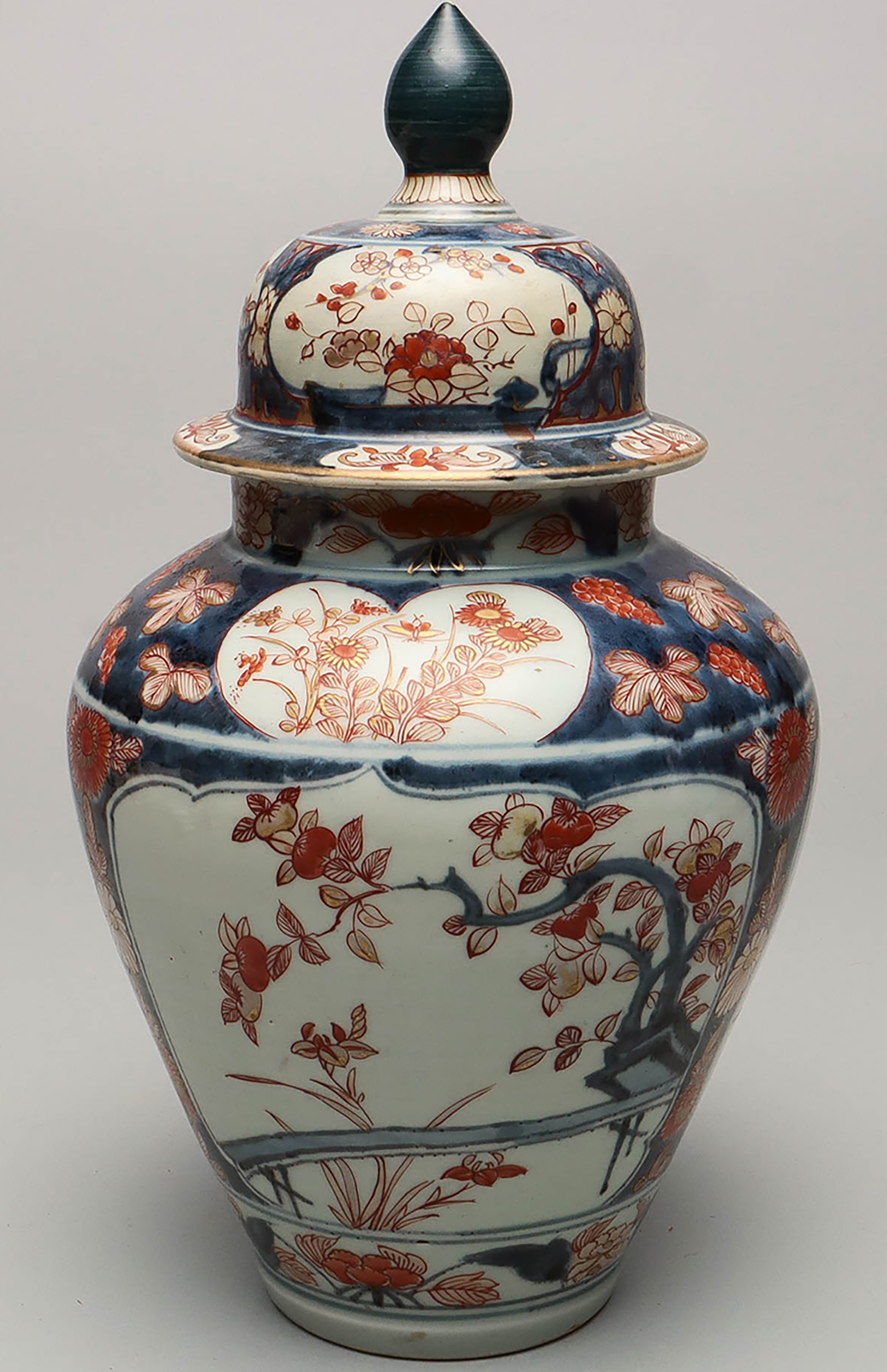 人気新品入荷 貨幣博物館 | 古伊万里色絵花図蓋付壺（江戸時代・1700～1740 工芸品
