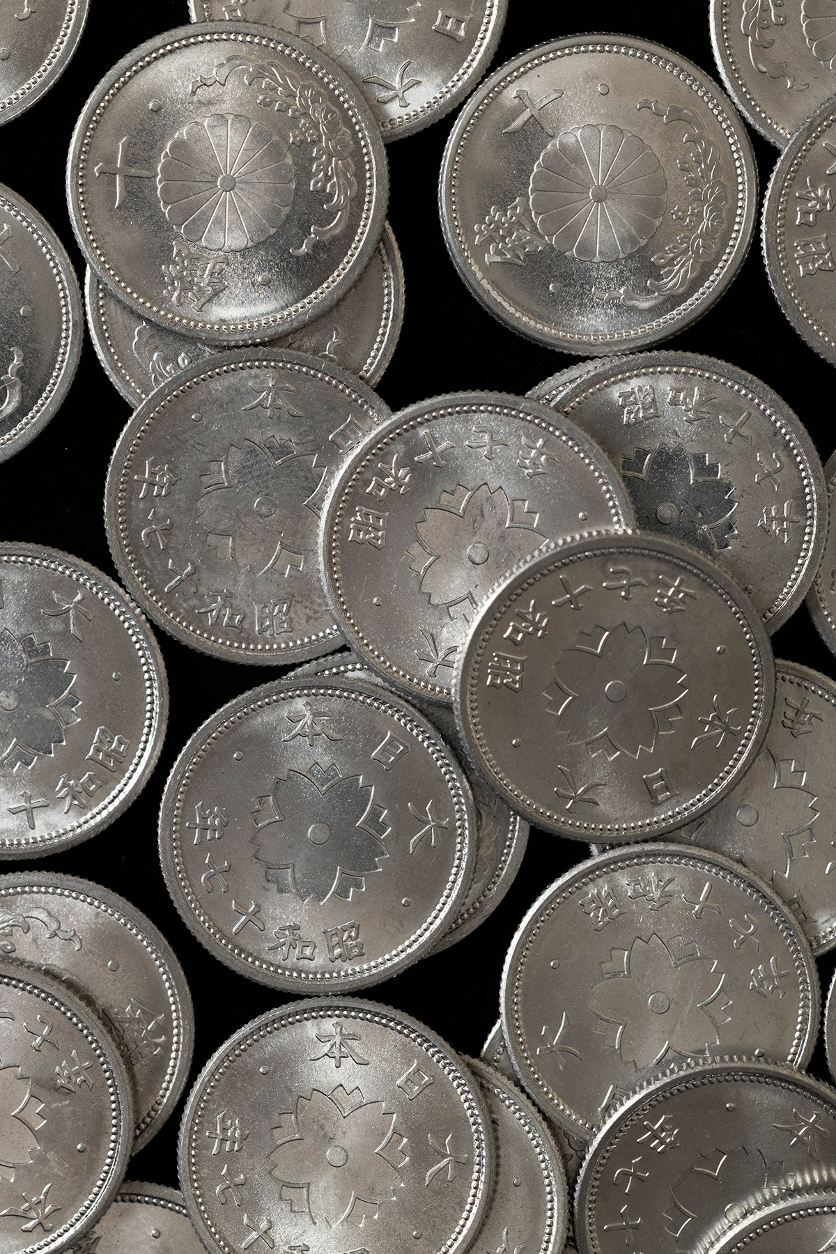 貨幣博物館 | 菊10銭アルミ貨 計50枚（昭和17年）（ロール出し